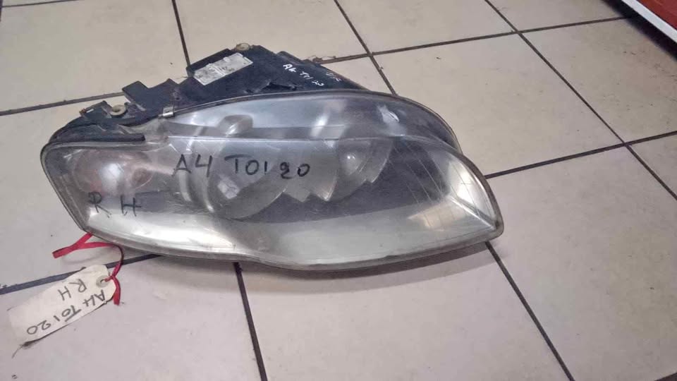 Audi A4 B7 Right / Left hand side headlight selling - Private Seller Audi A4 B7 Right / Left hand side headlight selling - Private Seller