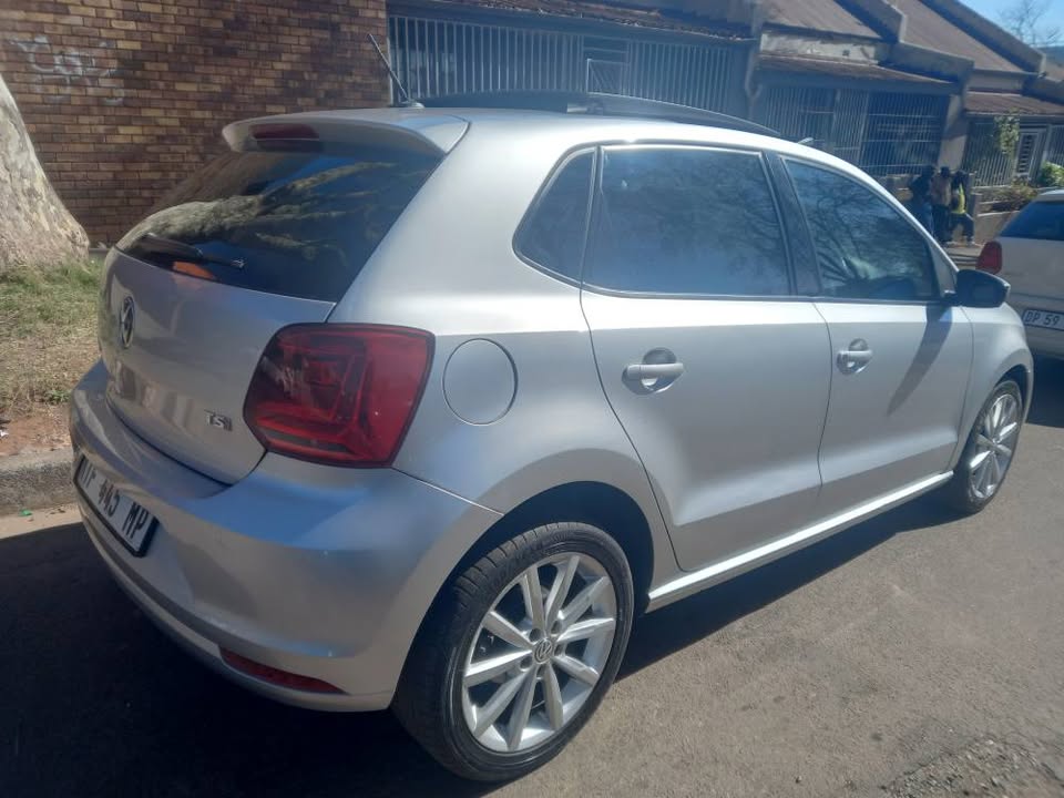 2016 VW Polo Tsi 1.2 Comfortline Petrol, Automatic, Sunroof, Silver, 83000kms