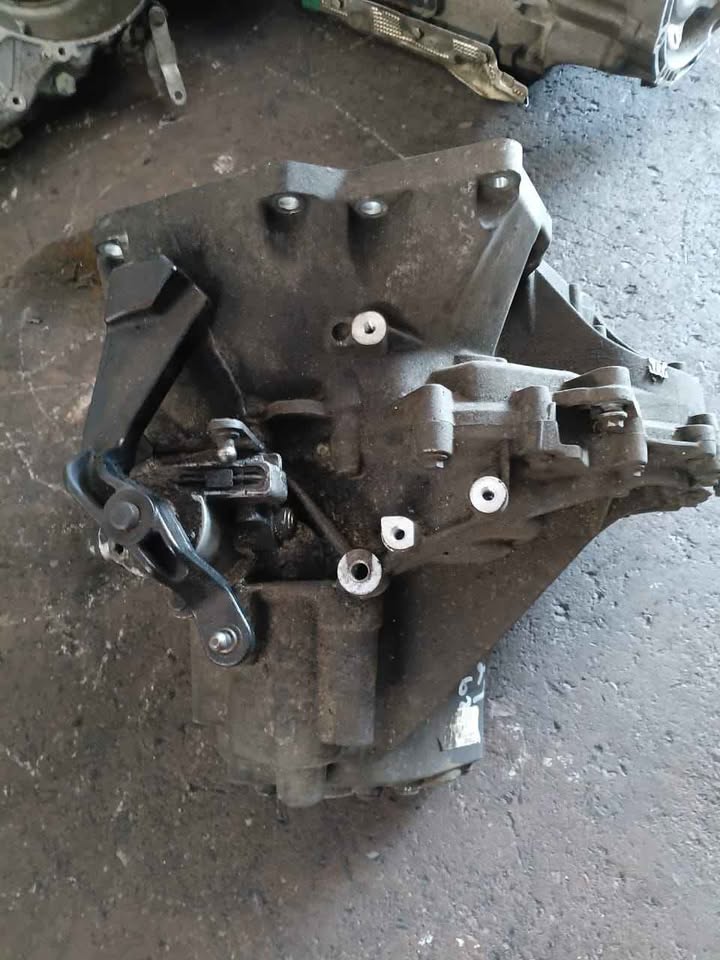 VOLVO S40 2016 DIESEL 6 SPEED GEARBOX AVAILABLE - Private Seller VOLVO S40 2016 DIESEL 6 SPEED GEARBOX AVAILABLE - Private Seller