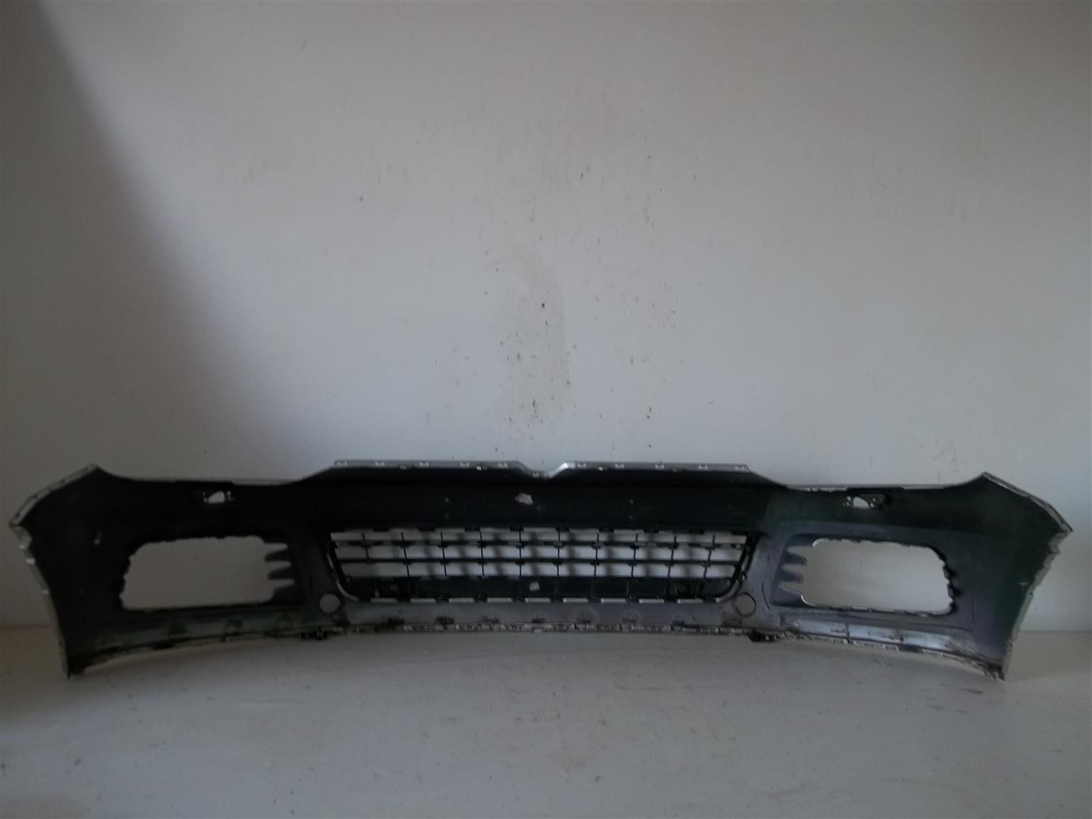 VW Touareg '11-'14 front bumper with Grille - Private Seller VW Touareg '11-'14 front bumper with Grille - Private Seller