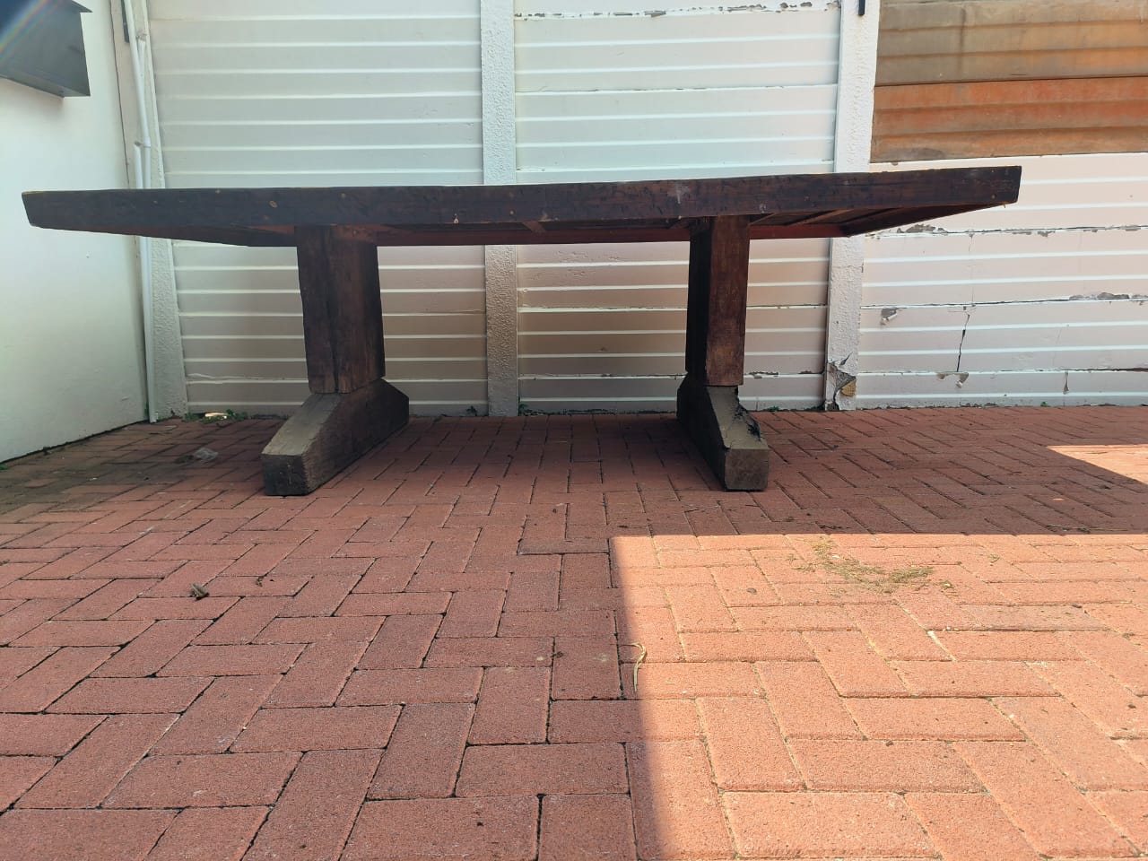 Sleeper table Sleeper table