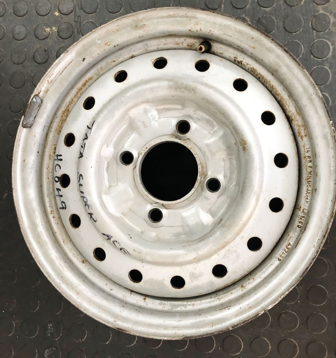 TATA SUPER ACE STEEL RIM - Private Seller TATA SUPER ACE STEEL RIM - Private Seller