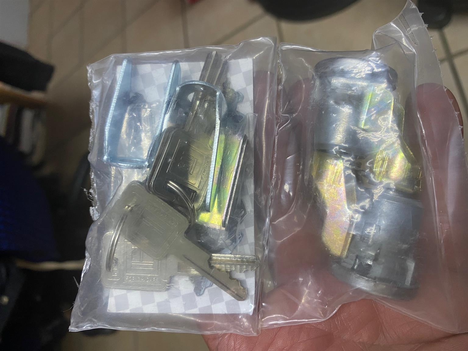 Chev Door locks + 4 keys B - Private Seller