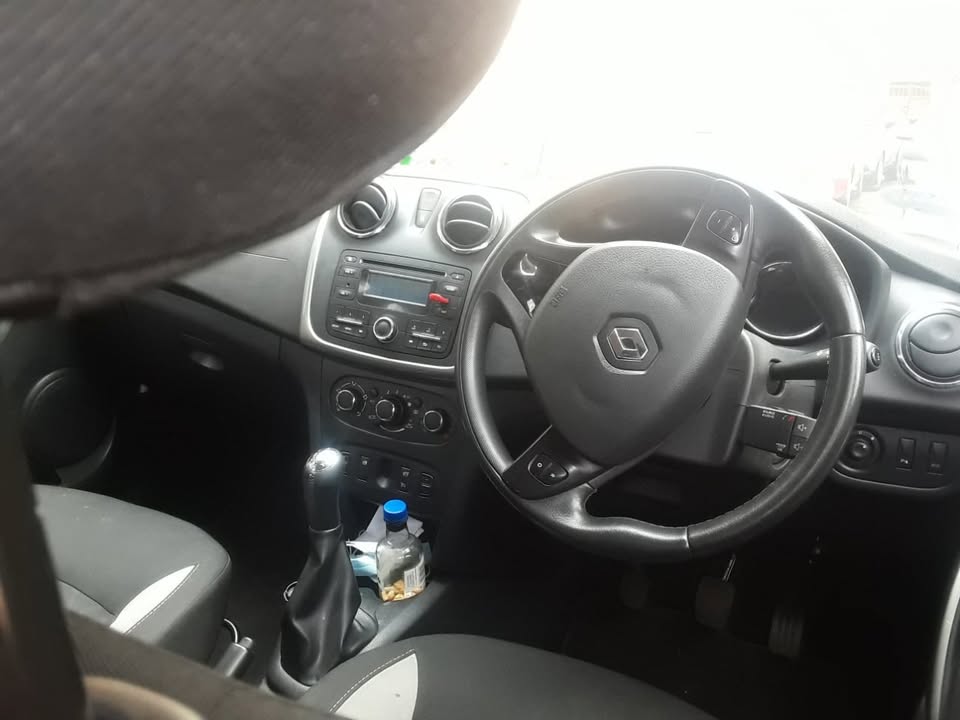 2017 RENAULT  SANDERO T900