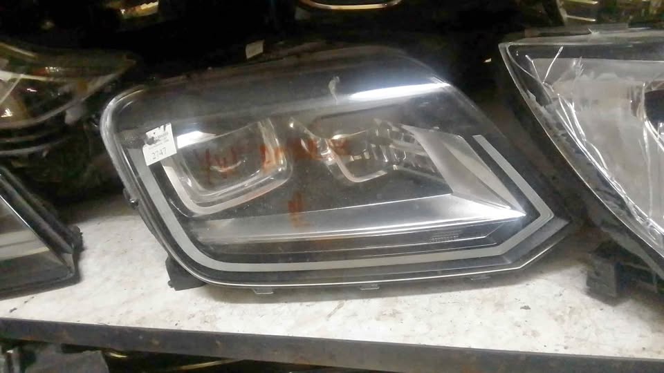 VW Amarok headlight - Private Seller VW Amarok headlight - Private Seller