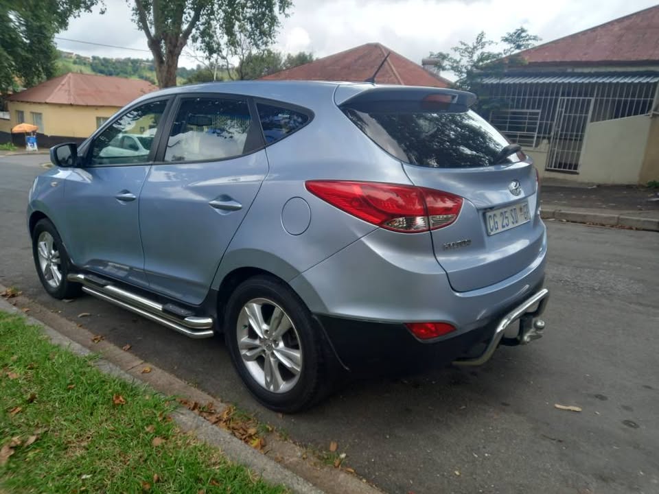 2013 Hyundai ix35 SUV 2.0 Petrol, Manual Transmission, Blue color, Mileage 92,000kms