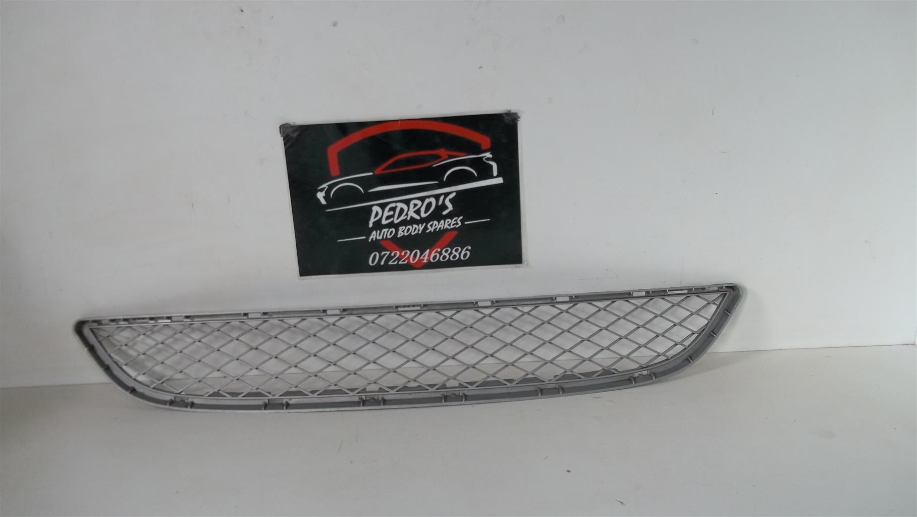 BMW X6 front bumper lower grille (Aluminium) - Private Seller BMW X6 front bumper lower grille (Aluminium) - Private Seller
