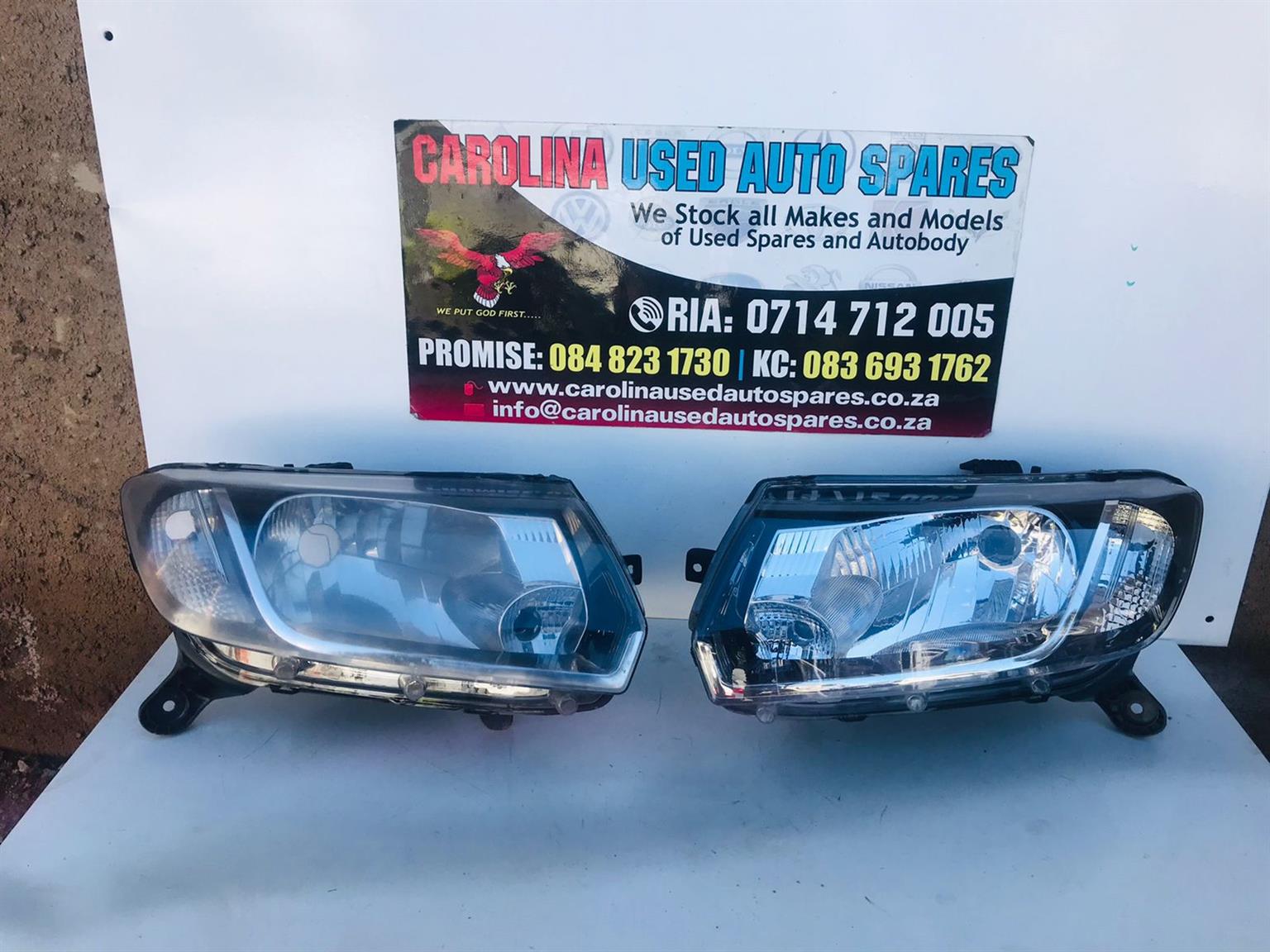 Renault Sandero left side headlight remaining - Private Seller Renault Sandero left side headlight remaining - Private Seller
