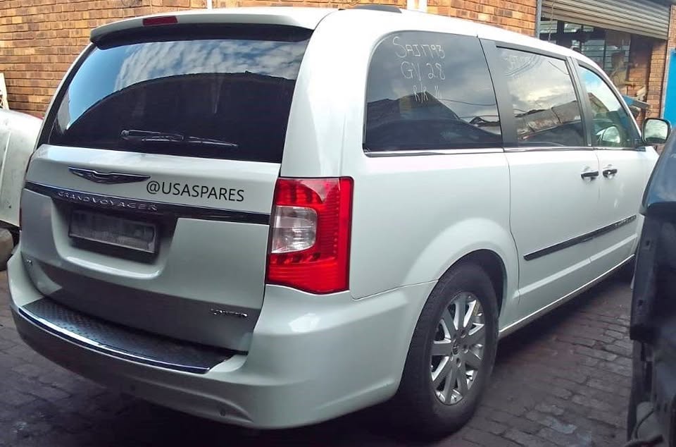 NOW STRIPPING - 2014 CHRYSLER GRAND VOYAGER 2.8 AUTOMATIC DIESEL CONTACT: MARCO - - Private Seller