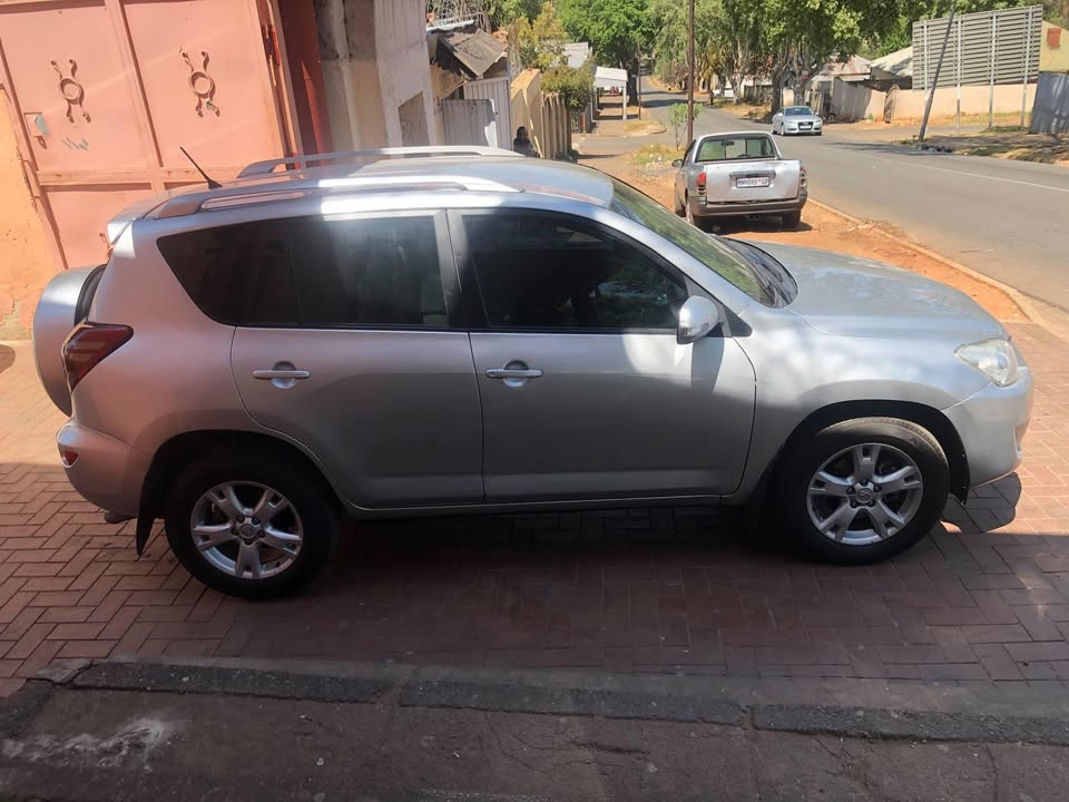 2013 Toyota rav4 2.0 automatic