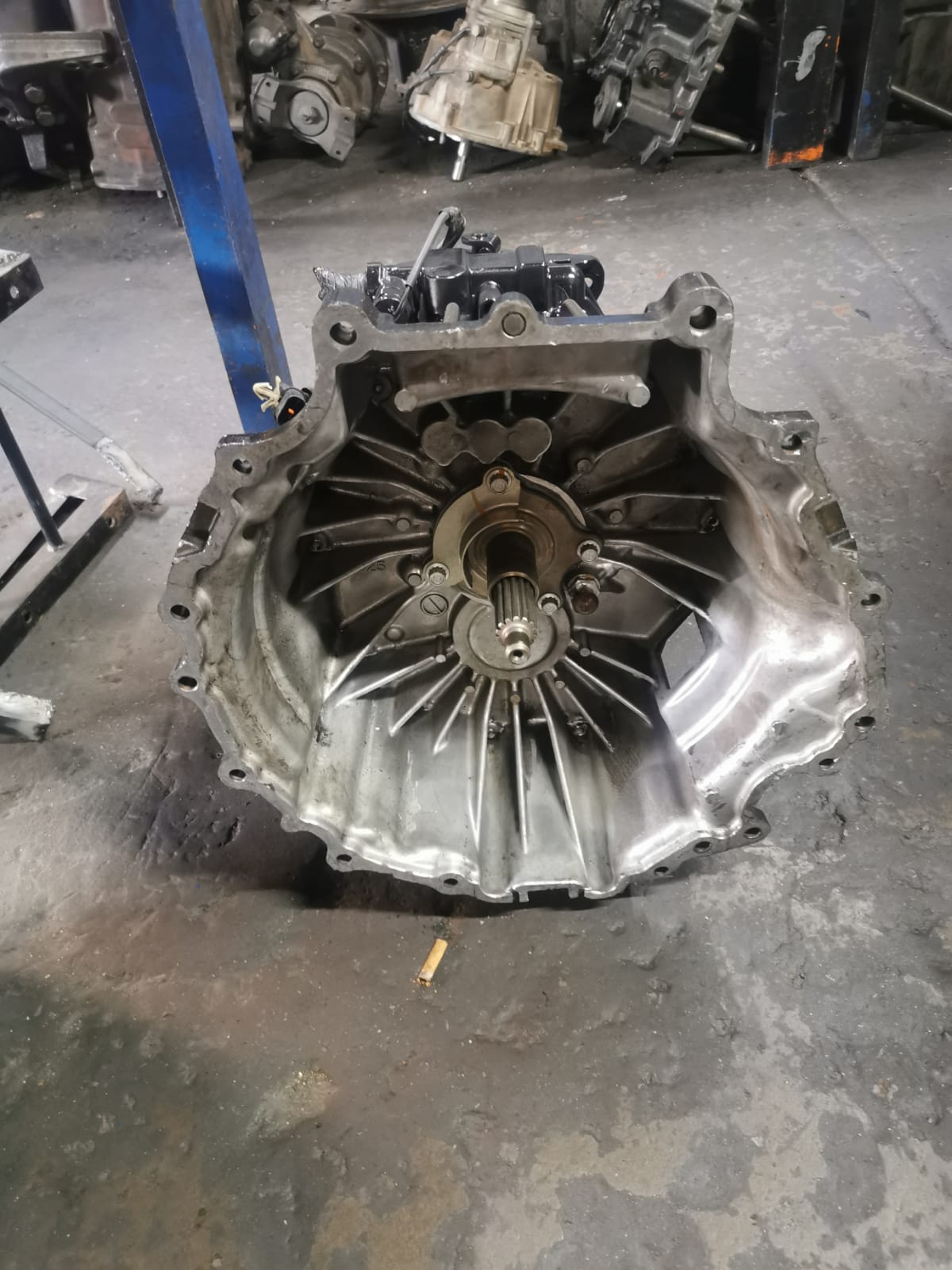 MO25 Canter aluminum gearbox Mitsubishi on exchange - Private Seller