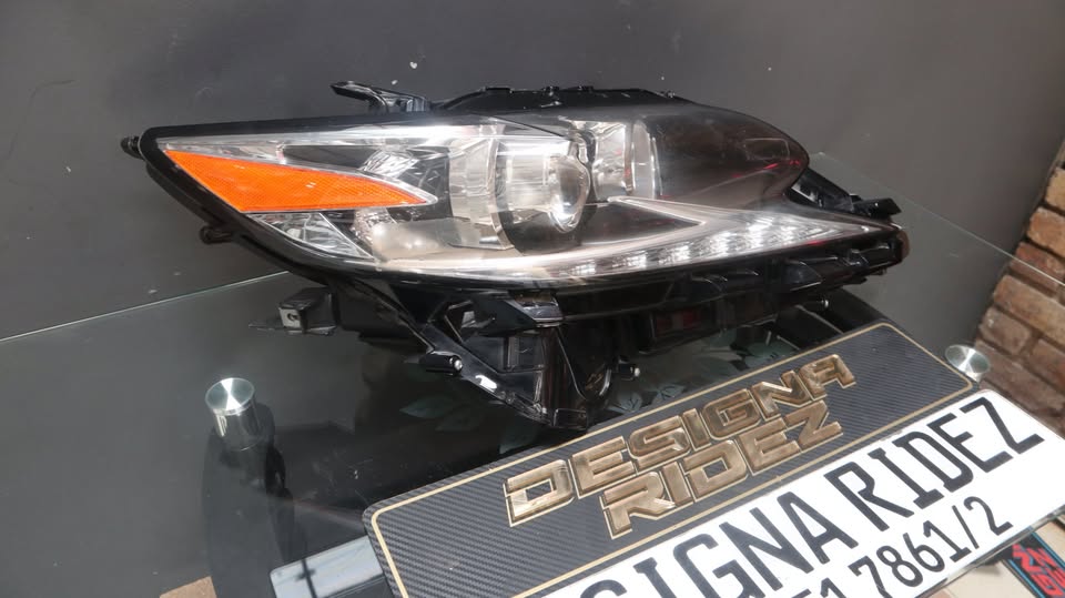LEXUS ES250 / ES350H HEADLIGHT FRONT RIGHT - Private Seller
