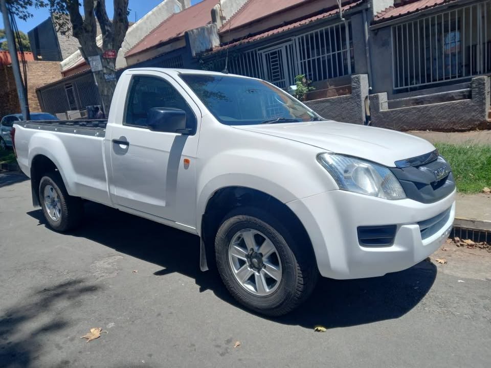 2014Isuzu KB250 Dteq 2.5  Diesel, S- Cab, Manuel, White, 101000kms Spare key Service History
