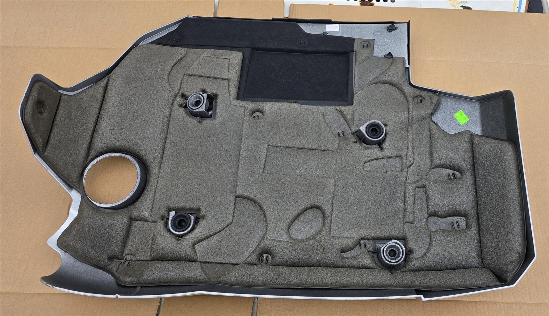 New stock arrivals  Oem brand new  Upper engine cover  Q7 3.0 tdi crc 4L0103925B - Private Seller