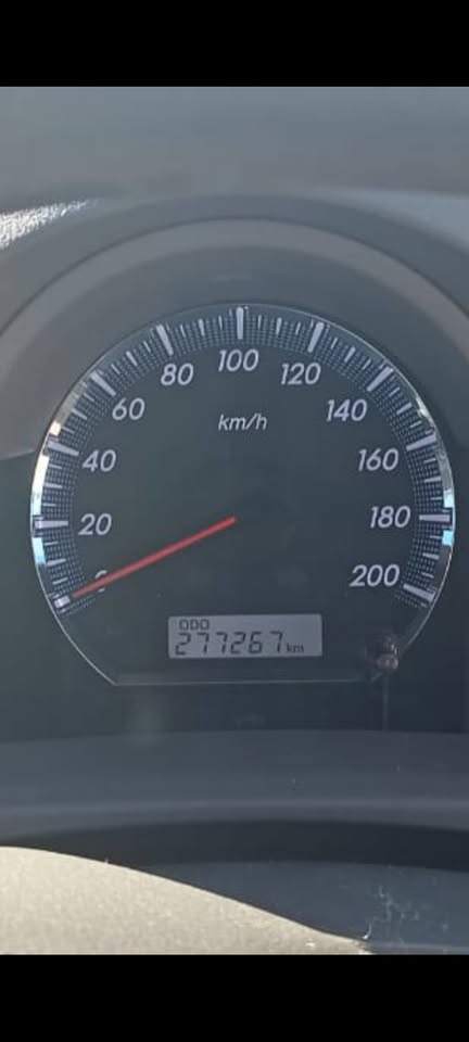 Toyota Fortuner 3.0 d4d 4x2 manual 7 seater2012 model very good condition