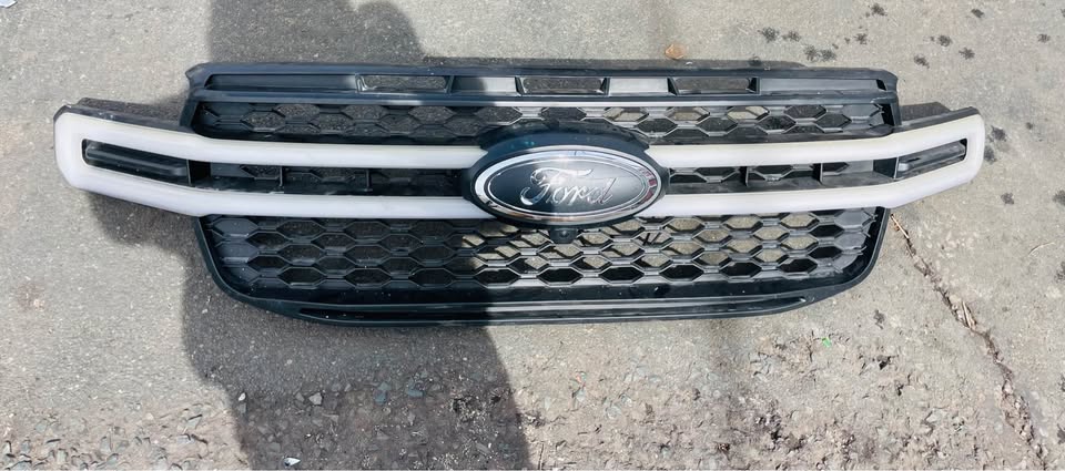 Ford Ranger Next Gen T9 Centre bar LED Grille Gloss Black with Top LED grille - Private Seller Ford Ranger Next Gen T9 Centre bar LED Grille Gloss Black with Top LED grille - Private Seller