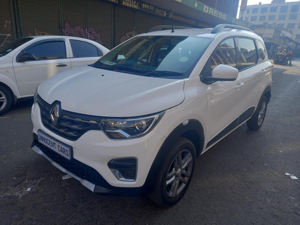2022 RENAULT TRIBER 1.0 PETROL ENGINE, AUTOMATIC, WHITE COLOR, MILEAGE 57000KM