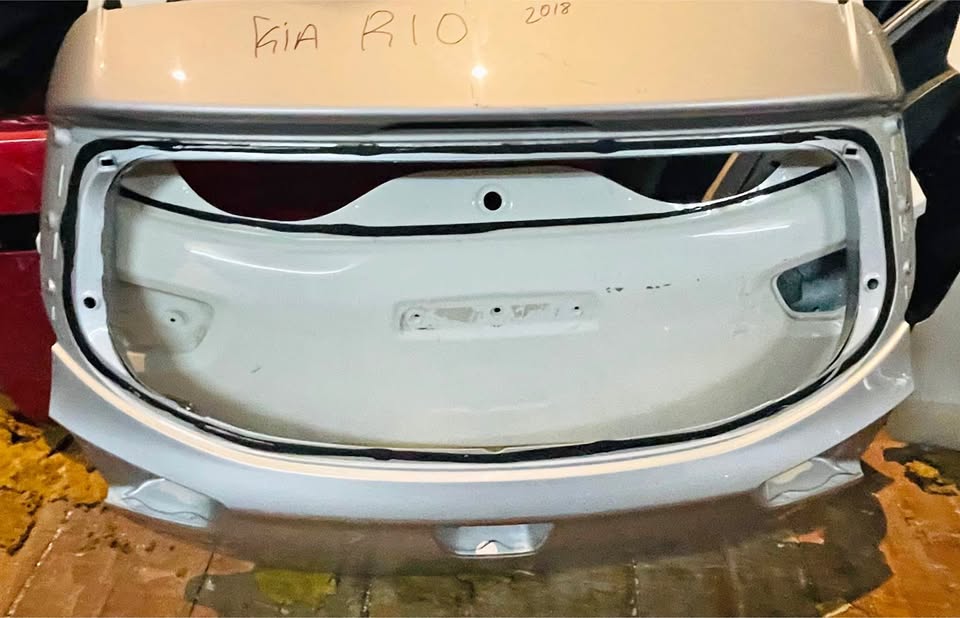 Kia Rio tailgate - Private Seller Kia Rio tailgate - Private Seller