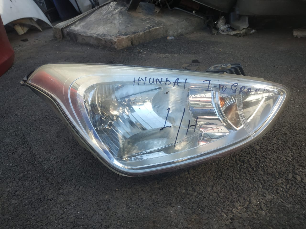 Hyundai i10 grand right headlight / head lamp for sale - Private Seller
