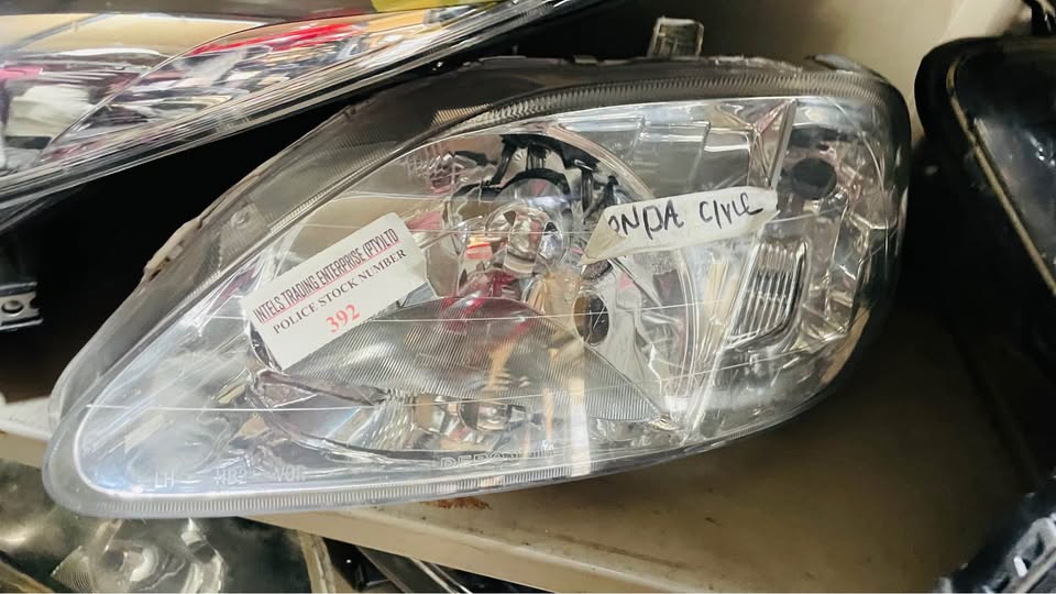 Honda CIVIC headlight - Private Seller Honda CIVIC headlight - Private Seller