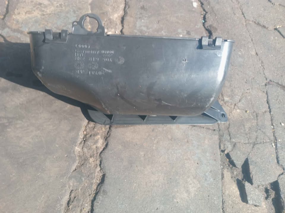 Used Front Air Intake Duct (Part Number 8K2819904) for 2011 AUDI A4 1.8T AMBITION - Private Seller Used Front Air Intake Duct (Part Number 8K2819904) for 2011 AUDI A4 1.8T AMBITION - Private Seller