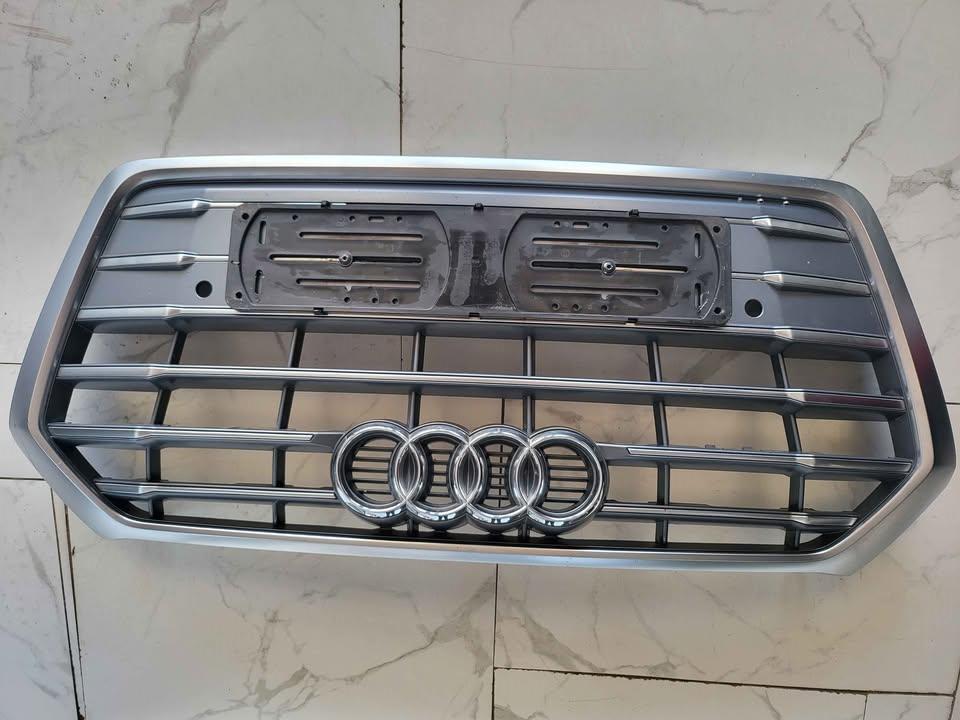2018 Audi Q5 main grill for sale - Private Seller 2018 Audi Q5 main grill for sale - Private Seller