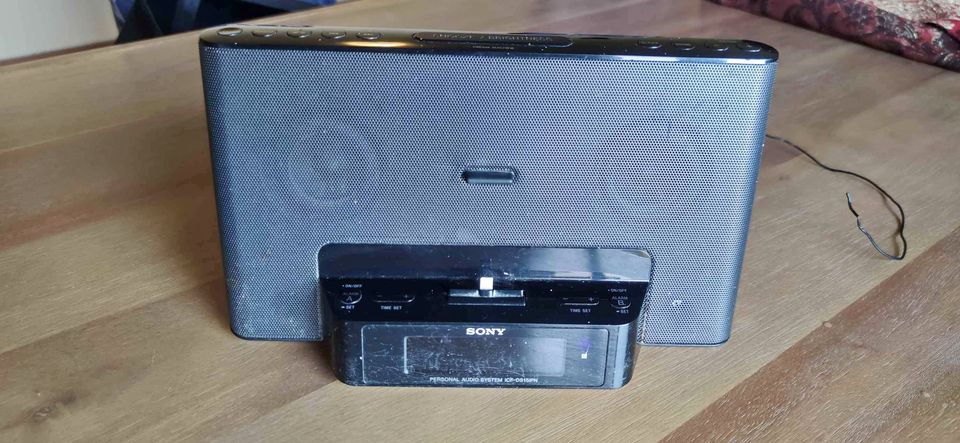 Sony bedside music player / alarm for Apple phones