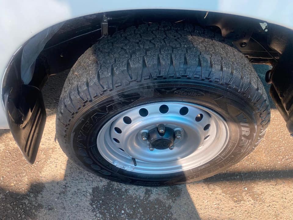 2013 TOYOTA HILUX 2.0 VVTI SINGLE CAB MANUAL