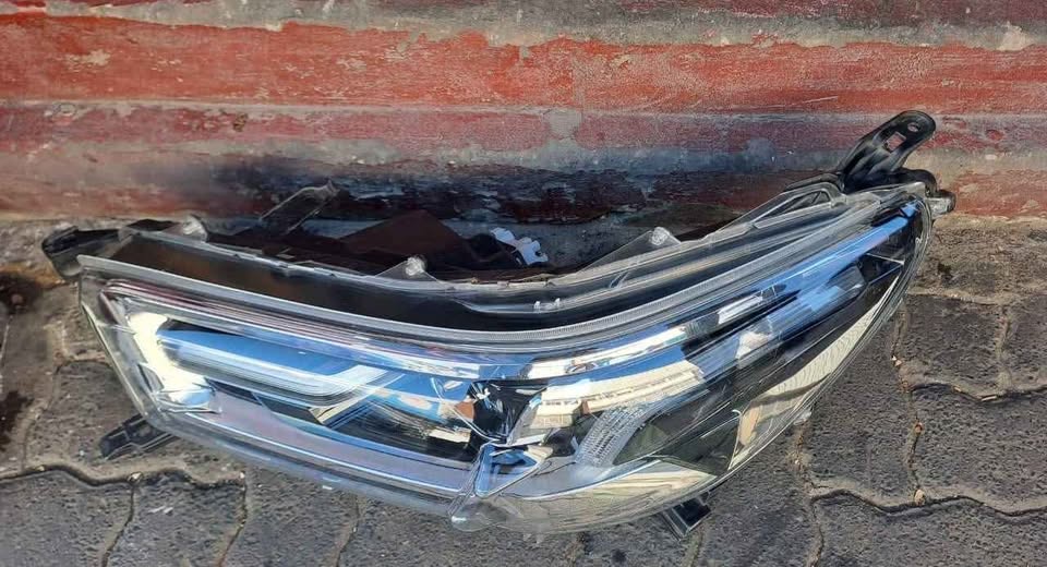 Toyota Hilux GD6 Xenon Headlight Left Side. Call or DM . - Private Seller Toyota Hilux GD6 Xenon Headlight Left Side. Call or DM . - Private Seller