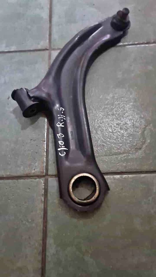 Clio 3 Right Hand side control  arm