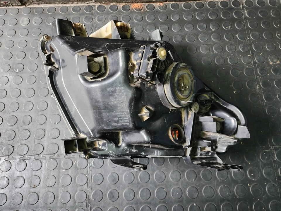 FORD RANGER T6 HEADLIGHT