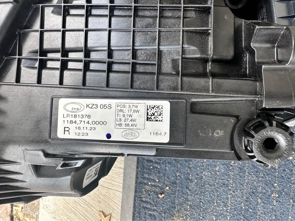 2021 Land Rover Defender Headlights left and right - Private Seller 2021 Land Rover Defender Headlights left and right - Private Seller