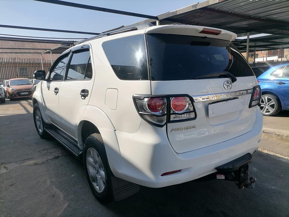 2011 Toyota Fortuner 3.0 D4D 4x2 seven seater with a leather seat