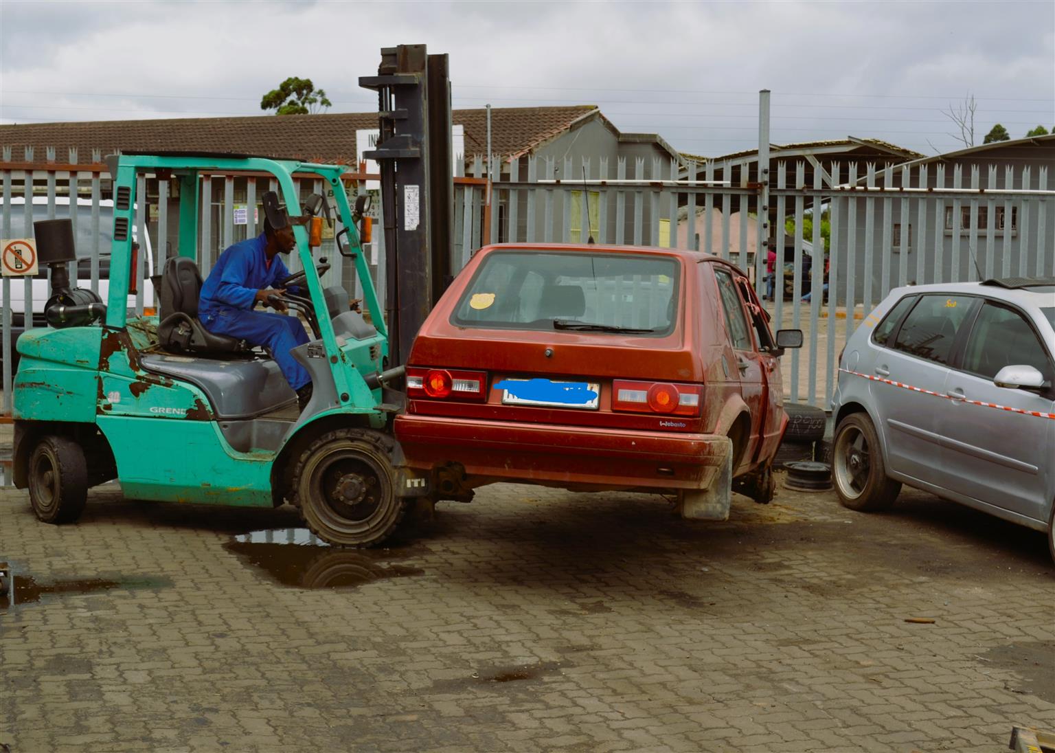 2006 VW Golf 1 1.4i – Stripping for Spares