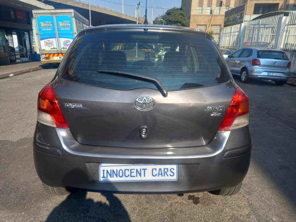 2011 TOYOTA YARIS 1.3 T PETROL, MANUAL, GREY COLOR, MILEAGE