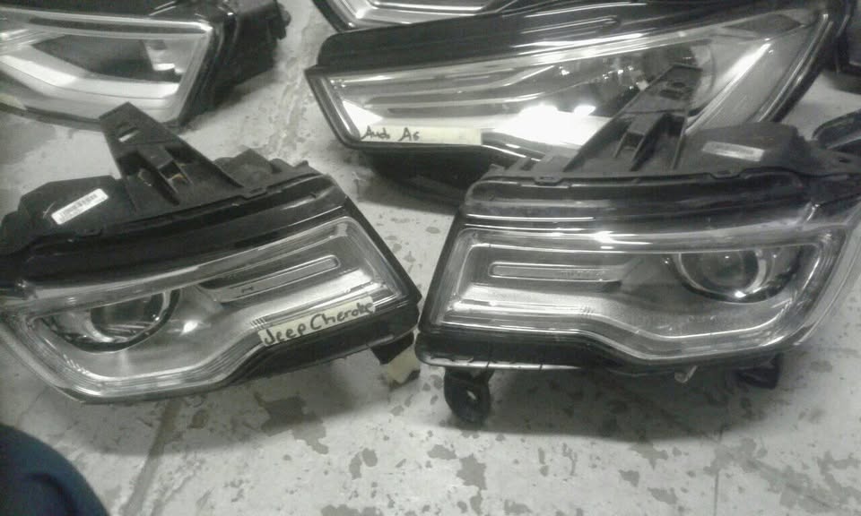 Jeep cheroke headlights - Private Seller Jeep cheroke headlights - Private Seller