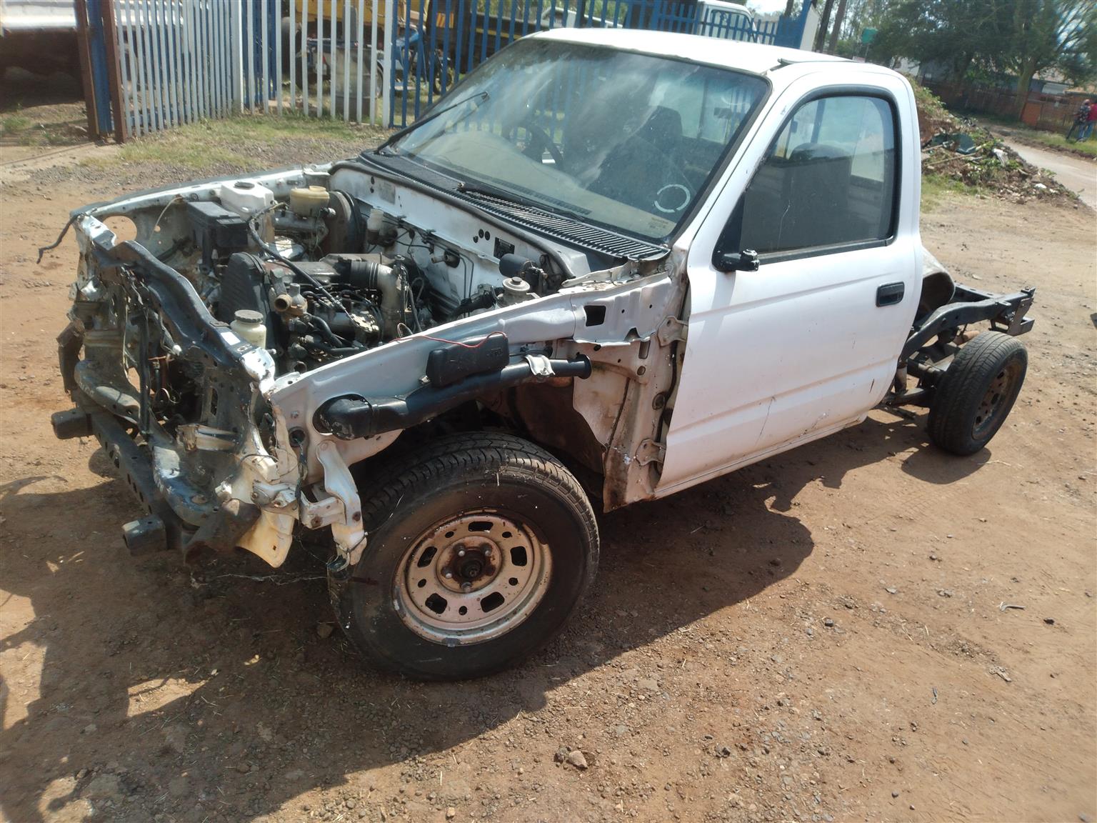 Toyota hilux 2.4 stripping for spares - Private Seller