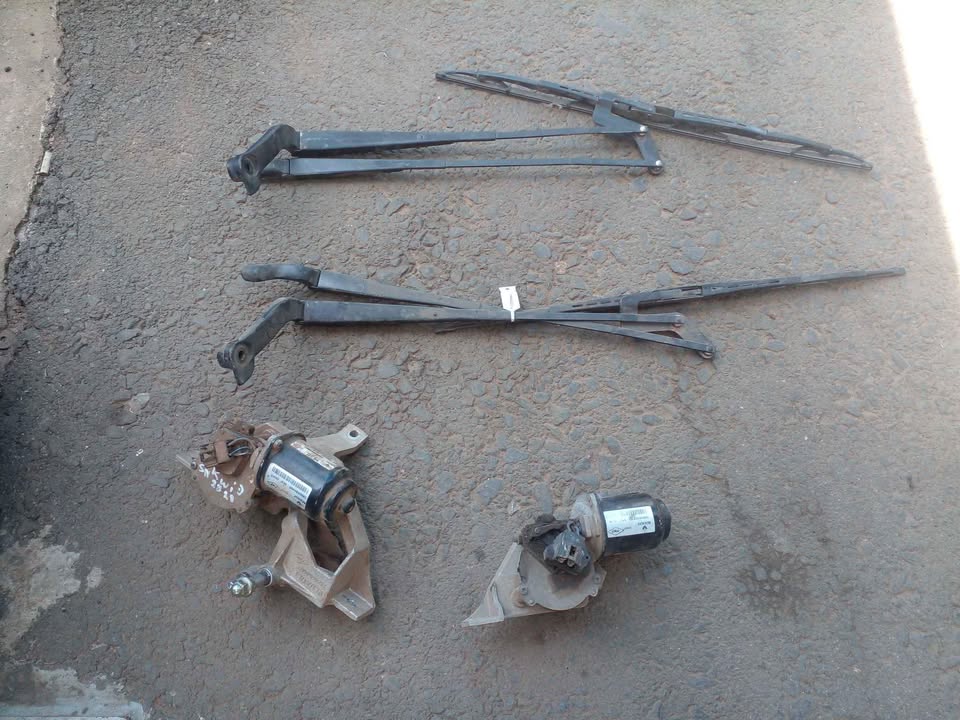 Renault kwid wiper motor and arms - Private Seller Renault kwid wiper motor and arms - Private Seller