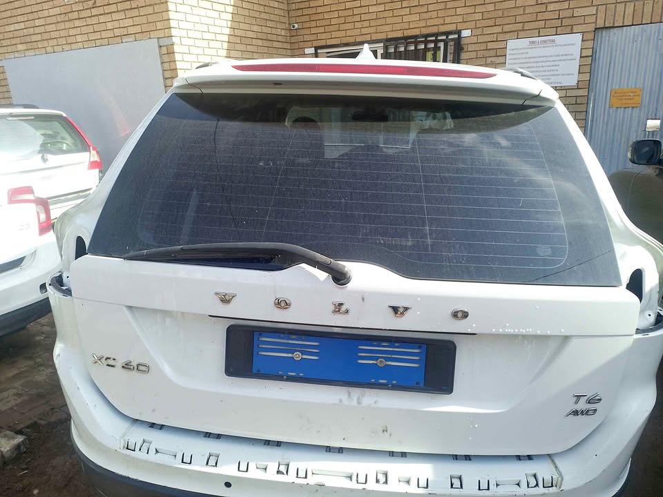 VOLVO XC60 2012 TAILGATE AVAILABLE - Private Seller VOLVO XC60 2012 TAILGATE AVAILABLE - Private Seller