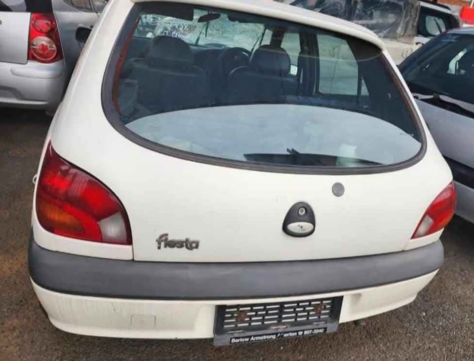 2001 ford fiesta 121 stripping for parts my number WhatsApp or cell