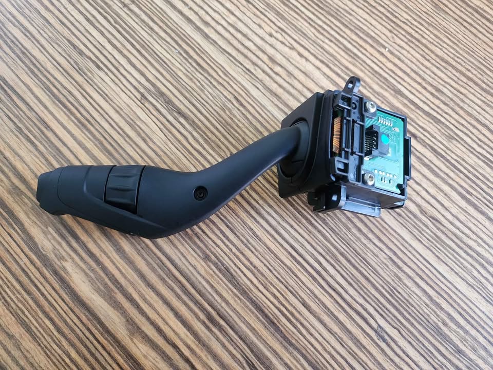 FORD EVEREST WIPER SWITCH - OEM 2015-2022 - Private Seller FORD EVEREST WIPER SWITCH - OEM 2015-2022 - Private Seller