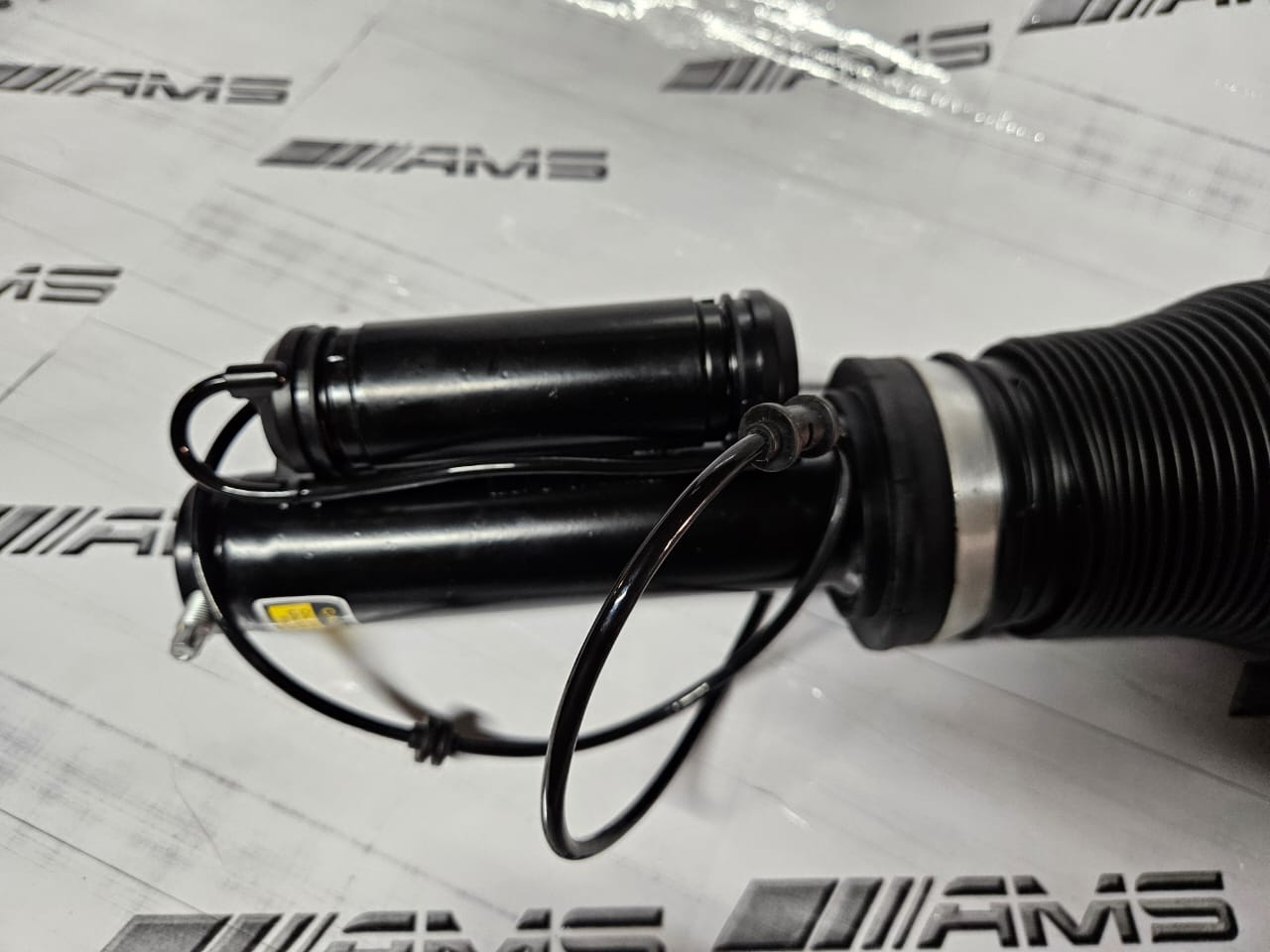 "New Mercedes W221 Front Air Shock - Private Seller "New Mercedes W221 Front Air Shock - Private Seller