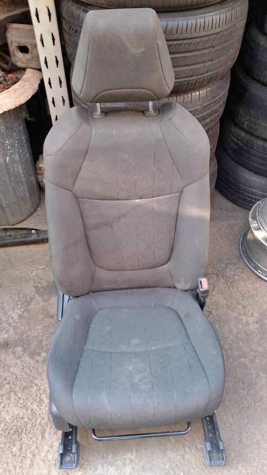 Toyota Rav 4 2019+ RF seat - Private Seller Toyota Rav 4 2019+ RF seat - Private Seller