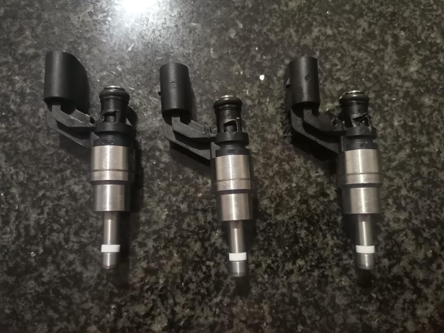 Injector For VW AUDI SKODA Eos Golf Mk5 Plus Jetta III Passat A3 B6 03C906036A - Private Seller
