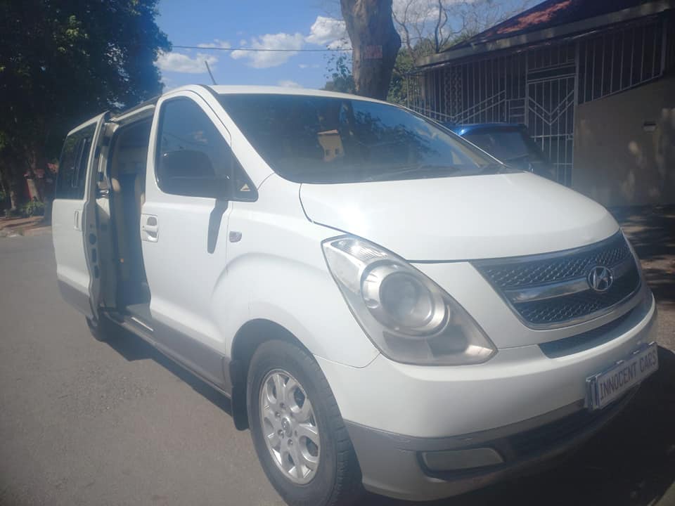 2011 HYUNDAI H1 BUS 2.5 CRDI DIESEL, MANUAL, WHITE COLOR, MILEAGE 182000KMS
