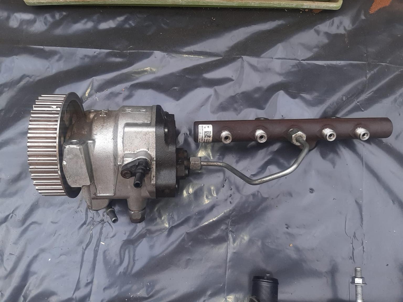 Diesel Pump & Injector Rail - Nissan / Renault 1.5 dci (167003608R) - Private Seller Diesel Pump & Injector Rail - Nissan / Renault 1.5 dci (167003608R) - Private Seller