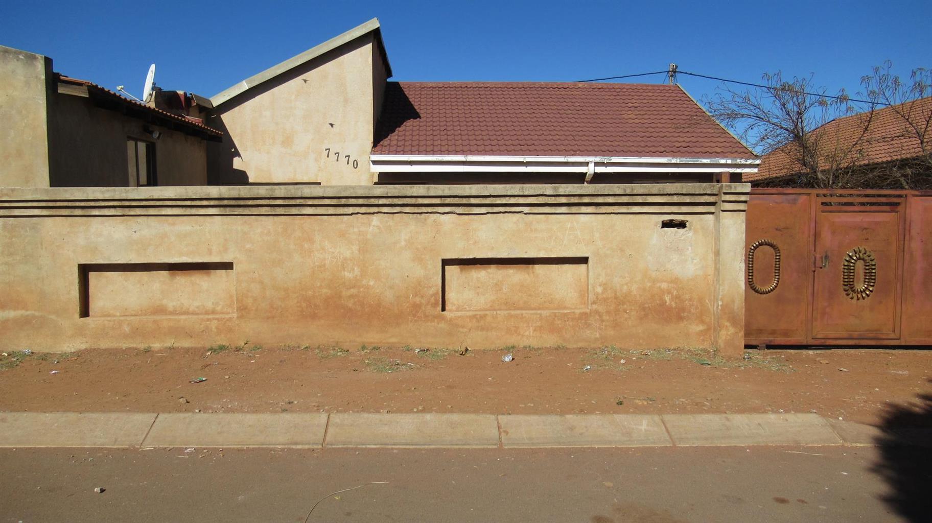 House for sale in Mohlakeng Randfontein 