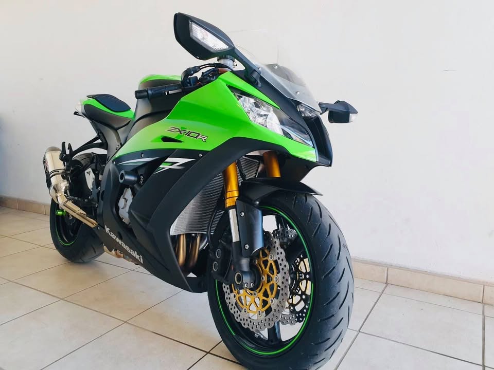 LIKE NEW KAWASAKI ZX10 R - Private Seller LIKE NEW KAWASAKI ZX10 R - Private Seller