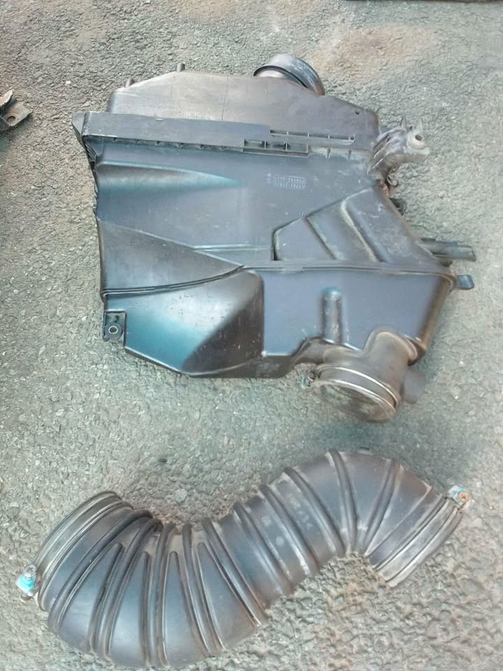 2003 up Toyota Prado 120 series air filter box  with pipe - Private Seller