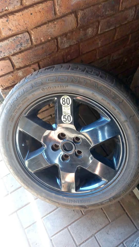 Land rover 19 inch sparewheel - Private Seller Land rover 19 inch sparewheel - Private Seller